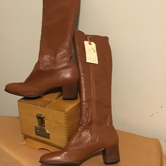 Cobbies Shoes - VINTAGE 1970’S LEATHER BOOTS, BY COBBIES, 9 1/2 beautiful one of a kind
